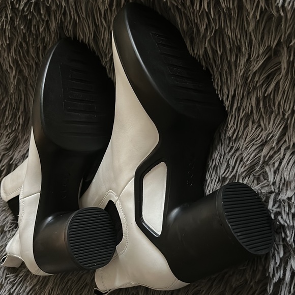 New ECCO Women's Shape Sculpted Motion 55 Chelsea Ankle Boot Size EU 40/US 9-9.5 - Picture 3 of 11